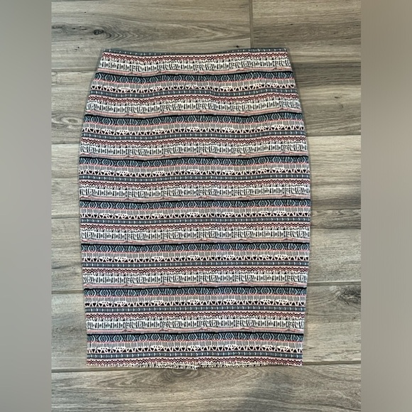 LIKE NEW Limited lined Aztec midi skirt size 10 no signs of wear,flaws or stains - Picture 1 of 13